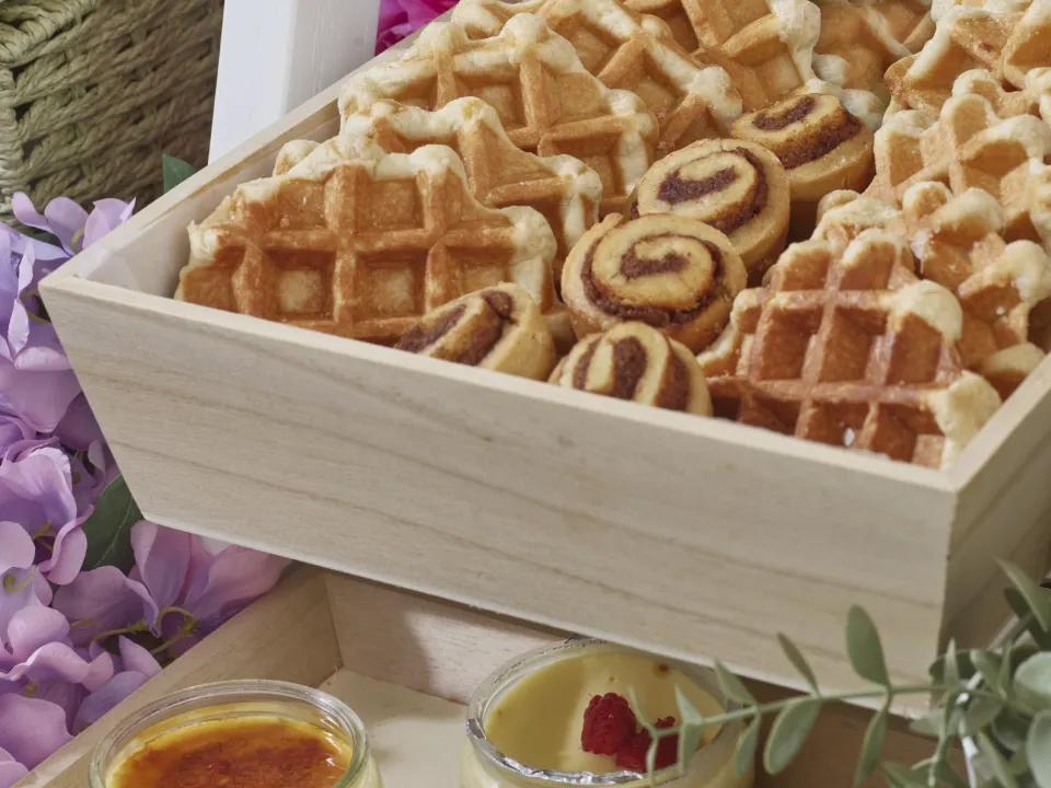 The Scalable Catering System 6 A24-033 Waffles Wood Trays Tablescape Catering system
